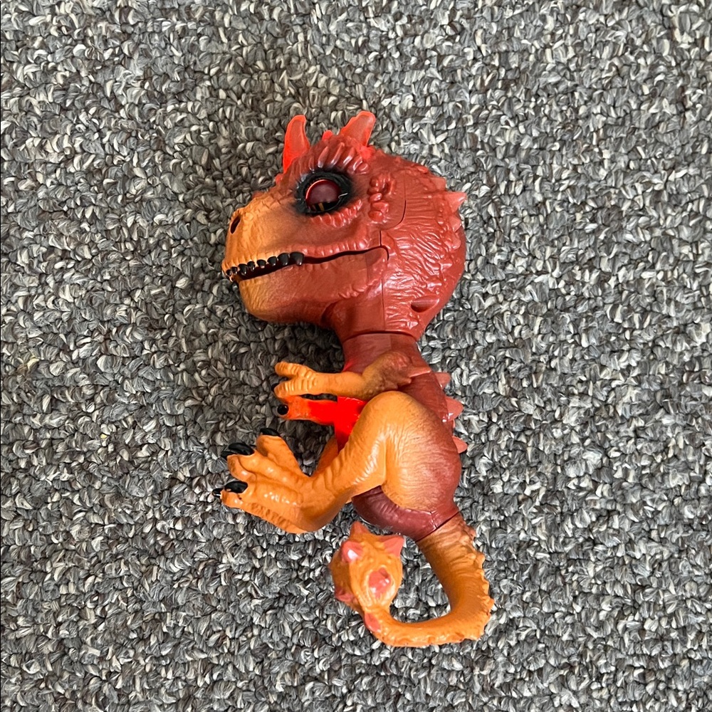 Fingerlings Untamed Dinosaur Radioactive X-Ray the T-Rex Figure